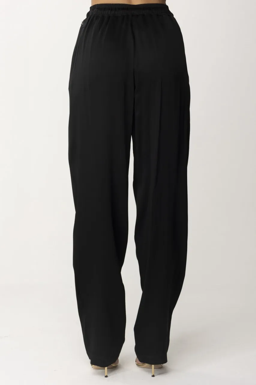 Pantalone jogger in crêpe Nero